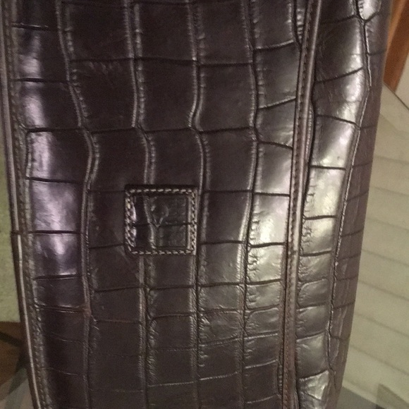 Dooney & Bourke. Chocolate Brown leather purse - Picture 6 of 7